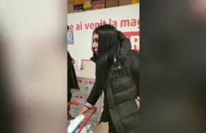 Cuplu din București prins după ce și-a îndesat zeci de șampoane sub haine într-un magazin sătesc. ”Am și eu copil mic acasă” – – –