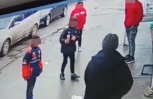 Au fost prinși cei cinci copii din Timișoara care au bătut cu bâtele și au umilit un om al străzii, în ajunul Crăciunului. Este halucinant ce au spus polițiștilor – – –