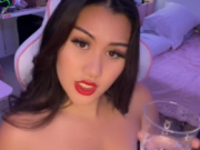 „Toți bărbații sunt topiți după mine, până când le spun câți ani am”! 8 milioane de oameni s-au uitat la video și nu i-au ghicit vârsta >>