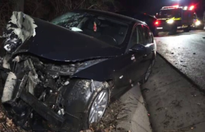 Șoferul de 31 de ani se îndrepta spre casă împreună cu socrul și cumnatul său. La un moment dat, bărbatul a tras pe dreapta, la marginea drumului, iar cei doi pasageri au coborât. Ce a urmat e șocant. Au văzut cum tânărul a murit sub privirile lor și nu au putut să facă nimic –>