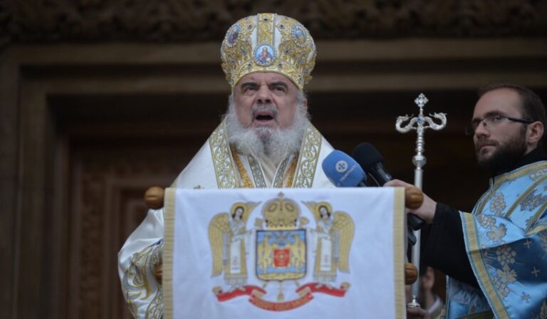 Patriarhul Daniel, îndemn pentru credincioși, la slujba de Anul Nou: „Să ne rugăm mai mult lui Dumnezeu pentru încetarea grabnică a pandemiei”