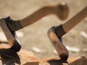 Bărbat din Iași, rănit grav după ce a căzut în cap, în timp ce își fugărea soția cu toporul, de Revelion