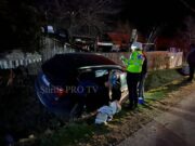Accidentul s-a produs după ce mașina unei școli de șoferi a intrat pe un drum principal, fără ca instructorul și elevul să se asigure. Asta deși la intersecție era semnul “Stop” –