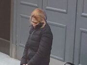 Eram intr-un hipermarket. A venit direct la mine si mi-a cerut sa ii cumpar un sapun. Nu mancare, nu apa, ci un sapun. Eu am luat-o cu mine si am dus-o acasa la sotie! Ieri m-am intalnit cu ea intamplator…