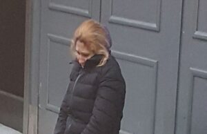 Eram intr-un hipermarket. A venit direct la mine si mi-a cerut sa ii cumpar un sapun. Nu mancare, nu apa, ci un sapun. Eu am luat-o cu mine si am dus-o acasa la sotie! Ieri m-am intalnit cu ea intamplator…