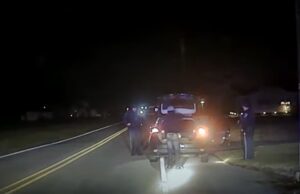 Ce au descoperit polițiștii în portbagajul unui bărbat oprit în trafic. Încă era în viață. Totul a fost filmat și făcut public –