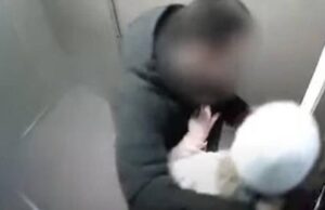 Momentul în care un tată îl lovește pe pedofilul care a încercat să îi sărute fiica în lift –