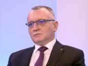 Ministrul și-a cerut scuze în numele autorităților pentru faptul că în această săptămână nu vor fi disponibile teste de salivă în școli