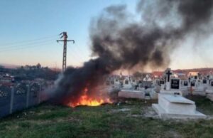 Un preot din Sibiu vrea ca oamenii să renunțe la coroanele de flori la înmormântări. Care este motivul: ”Nu ajută cu nimic”