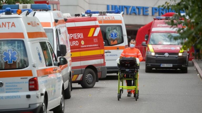 Un oltean a băut un litru de ţuică în 5 minute, ”să se dreagă”. Medic: ”A băut-o ca pe apă, să-şi revină”