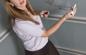 O profesoară din județul Olt a postat din greșeală imagini deocheate, noaptea. Pozele au devenit virale printre elevii ei