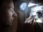 ULTIMA ORĂ. Sute de mii de români ar putea fi deconectați de la curentul electric, dintr-un motiv care NU are legătură cu plata facturilor. Notificările au fost deja trimise –