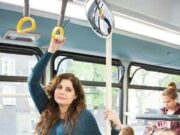 Deşi era însărcinată în 9 luni, o femeie nu a lăsat-o să stea jos în autobuz. Atunci, gravidă a făcut un gest neaşteptat –->>