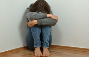 Educatoare din Suceava, arestată pentru agresiuni sexuale asupra minorilor