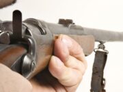 Femeie împușcată cu o armă de vânătoare într-o localitate din Mureş