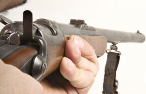 Femeie împușcată cu o armă de vânătoare într-o localitate din Mureş