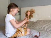 Una dintre fetițele violate de educatoarea din Suceava avea coșmaruri