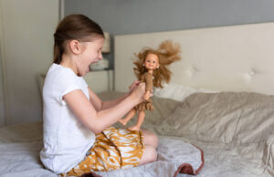 Una dintre fetițele violate de educatoarea din Suceava avea coșmaruri