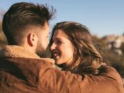 Un bărbat însurat îşi vizitează amanta Continuarea aici – >>