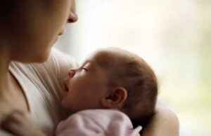 Mama adolescenta si-a dat fiica spre adoptie. 21 de ani mai tarziu, o scrisoare le schimba viata…