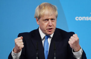 Guvernul britanic, acuzat de şantaj pentru a-l menţine la putere pe premierul Boris Johnson. ”Am fost amenințat!” – – –