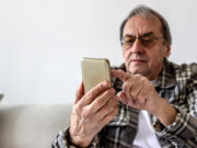 O tânără a fost reținută pentru că a șantajat un bărbat însurat, după mai multe discuții intime. Câți bani a obținut