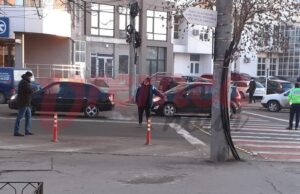 O tânără de 19 ani a fost lovită pe trecere de către un instructor auto!