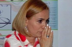 Andreea Esca izgonită de acasă. Vedeta TV a spus TOTUL–>