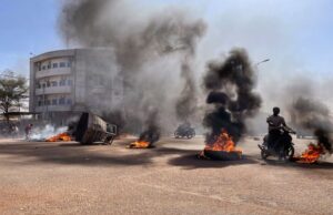 Lovitură de stat în Burkina Faso. Președintele, arestat și deținut de către militari. UE și SUA cer eliberarea lui