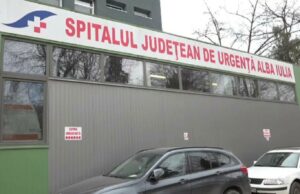 Scene ca în filme. Un tânăr a escaladat câțiva metri până la o fereastră a unui spital și a furat poșeta unei angajate