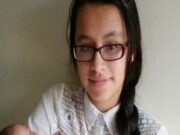 Eleva a rămas însărcinată în 1999, la 15 ani, nu a avortat și apoi a mai făcut alți 7 copii, dar abia acum, după zeci de ani și cu 8 copii, povestește prin ce a trecut: ,,Mi-a fost rușine, mă ascundeam”. Uite ai cui erau copiii…–>