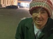 Au gasit-o la Gara de Nord acum cateva seri si s-a apropiat de una din trecatoare. Batrana i-a emotionat cand le-a spus cine este: ”Nu cerseste bani. Cere doar…