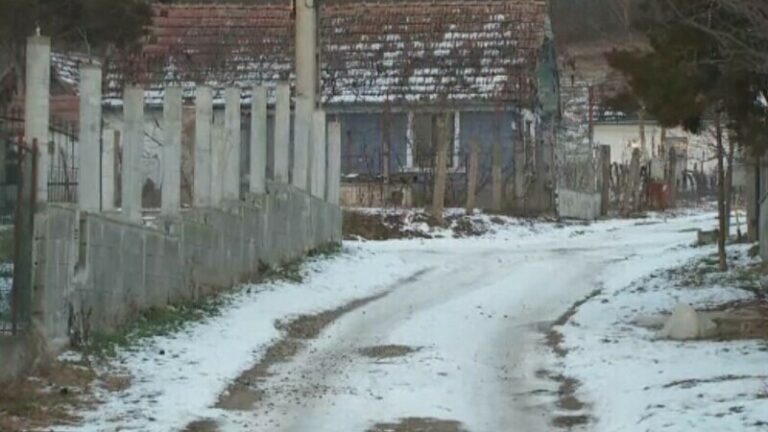Un individ a ținut timp de 8 ani în sclavie 3 tineri, în Mureș. Cum s-a aflat totul – – –