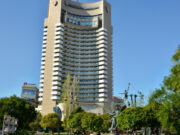 Tragedie în Capitală. Un bărbat s-a aruncat de pe hotelul Intercontinental >>>