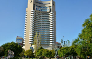 Tragedie în Capitală. Un bărbat s-a aruncat de pe hotelul Intercontinental >>>