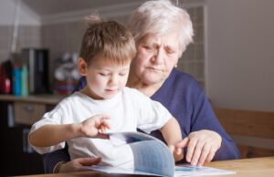 Soacra mea îmi bate copiii când stă cu ei si soțul meu îi ia apărarea. Nu știu ce să fac