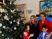 Sofia Anais și Traian Junior, copiii Elenei Băsescu, s-au fotografiat alături de Syda și actuala lui soție și toată lumea reacționat. Detaliul care a atras atenția tuturor, ce au observat oamenii în fotografie