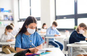 Urmează 15 săptămâni consecutive de cursuri. Elevii cer vacanță inter-semestrială, profesorii se așteaptă la o perioadă epuizantă