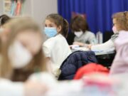 Bursele a zeci de mii de elevi au fost tăiate peste noapte. ”Cîmpeanu nu are respect nici față de elevi, nici față de legi”