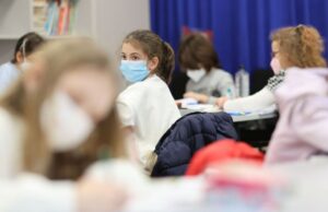 Bursele a zeci de mii de elevi au fost tăiate peste noapte. ”Cîmpeanu nu are respect nici față de elevi, nici față de legi”