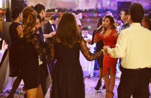 ESCROCHERIA PRIN CARE DOUĂ FEMEI S-AU CĂSĂTORIT CU 19 BĂRBAȚI ȘI LE-AU LUAT BANII! CUM AU FOST PRINSE