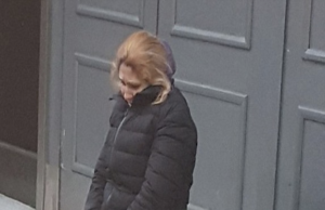 Eram intr-un hipermarket. A venit direct la mine si mi-a cerut sa ii cumpar un sapun. Nu mancare, nu apa, ci un sapun. Eu am luat-o cu mine si am dus-o acasa la sotie! Ieri m-am intalnit cu ea intamplator..–>