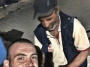 Stăteam în stația de taxi de la Piața-Mare, pe trotuar se apropia acest moșneag trist. Venea pe jos de la Silistraru, de la o ferma unde a muncit și NU a fost plătit! M-a întrebat cum ajunge la trecerea bac Smârdan, vroia să ajungă acasă… la Măcin. Mi-a spus că s-a pornit la drum de dimineața, că îl dor picioarele foarte tare și că nu a mâncat NIMIC. Nu am stat pe gânduri și l-am..–>