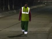 Mircea începe fiecare zi la 2 noaptea, ca să facă un drum de 20 de kilometri pe jos, până la muncă. De ce face acest sacrificiu –