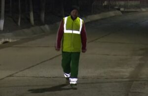 Mircea începe fiecare zi la 2 noaptea, ca să facă un drum de 20 de kilometri pe jos, până la muncă. De ce face acest sacrificiu –