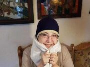 Marea Doamnă a muzicii românești pare greu de recunoscut fără rochii scumpe și machiaj. Și totuși, zâmbetul e același! –»