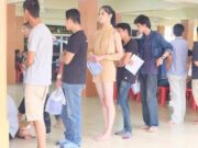 O vezi pe tânăra din imagine? La prima vedere, pare a fi o femeie obişnuită, dar când vei afla adevărul te vei cruci. Detaliul pe care nimeni nu-l observă în această fotografie –