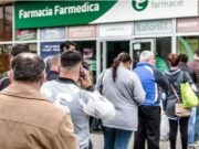 Gestul făcut un tânăr, în fața unui bancomat, în mijlocul zilei