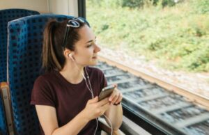 Intamplare incredibila! Iata ce a patit o tanara intr-un tren