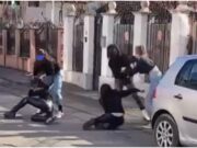 Mai multe eleve filmate când se băteau în mijlocul străzii. Poliția a intrat pe fir, la Focşani